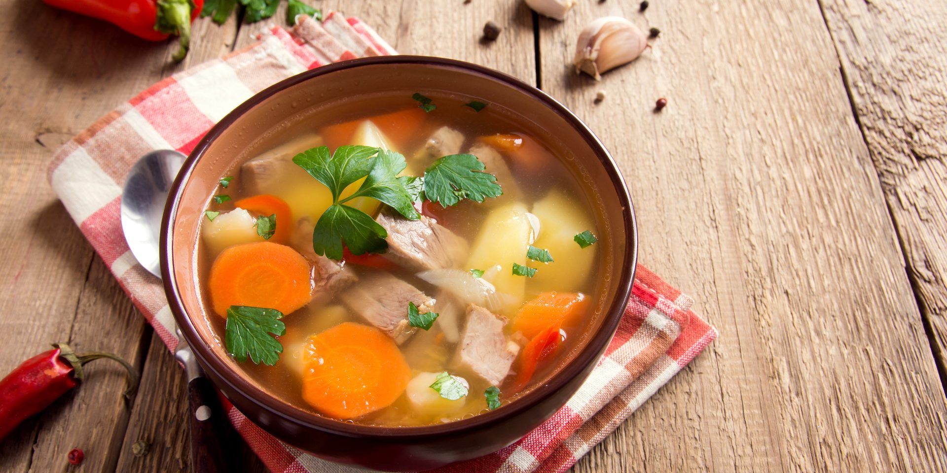 tri-vkusni-i-topli-supichki-za-studenite-esenni-dni